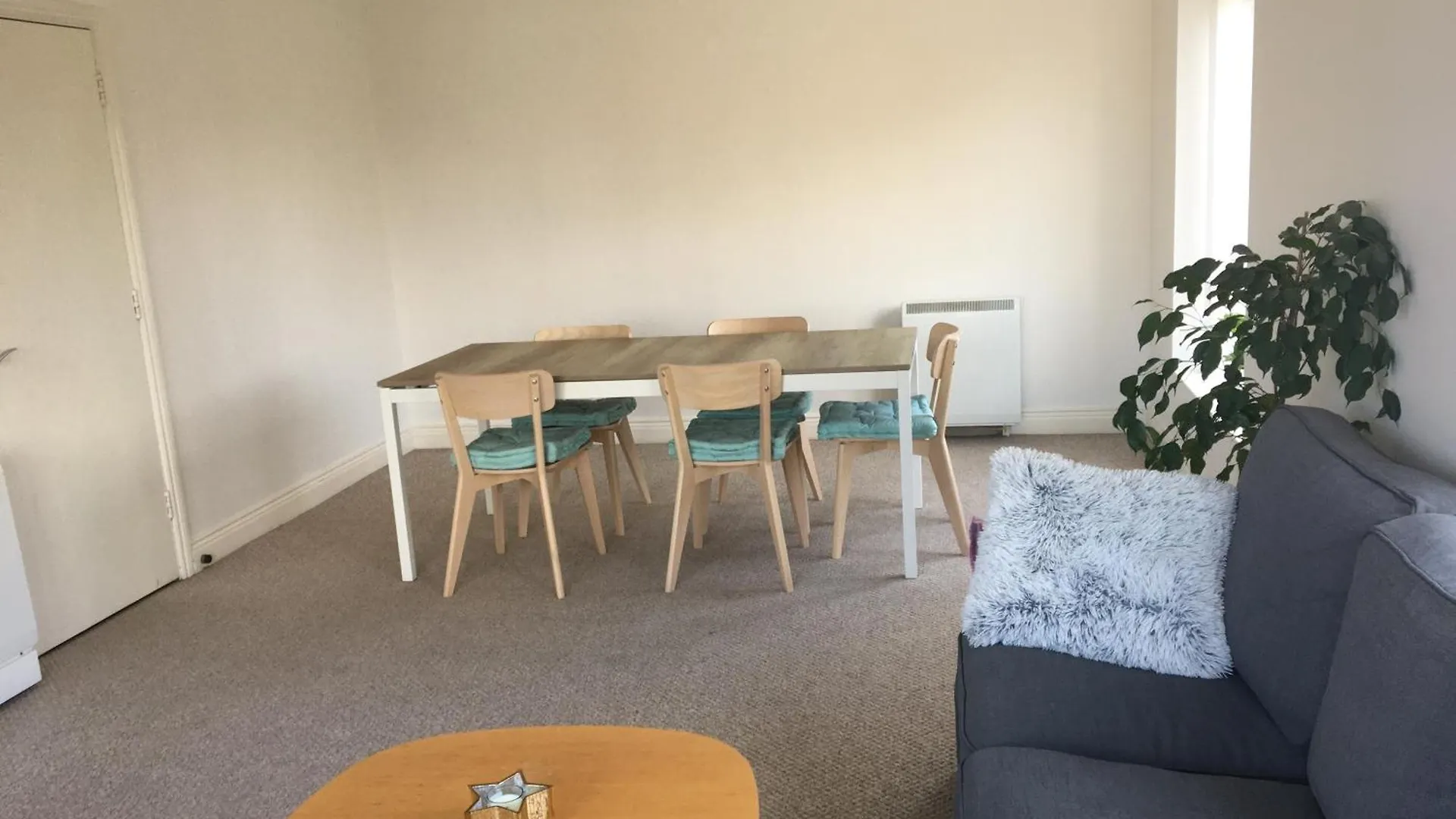 Central Spacious 3 Bedroom Apartment With Parking 都柏林