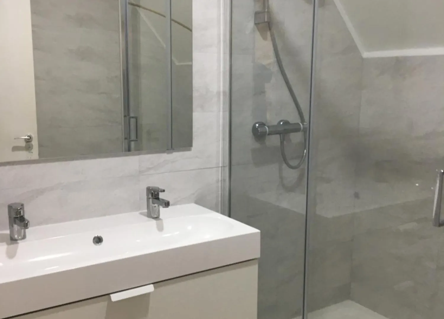 Central Spacious 3 Bedroom Apartment With Parking 都柏林
