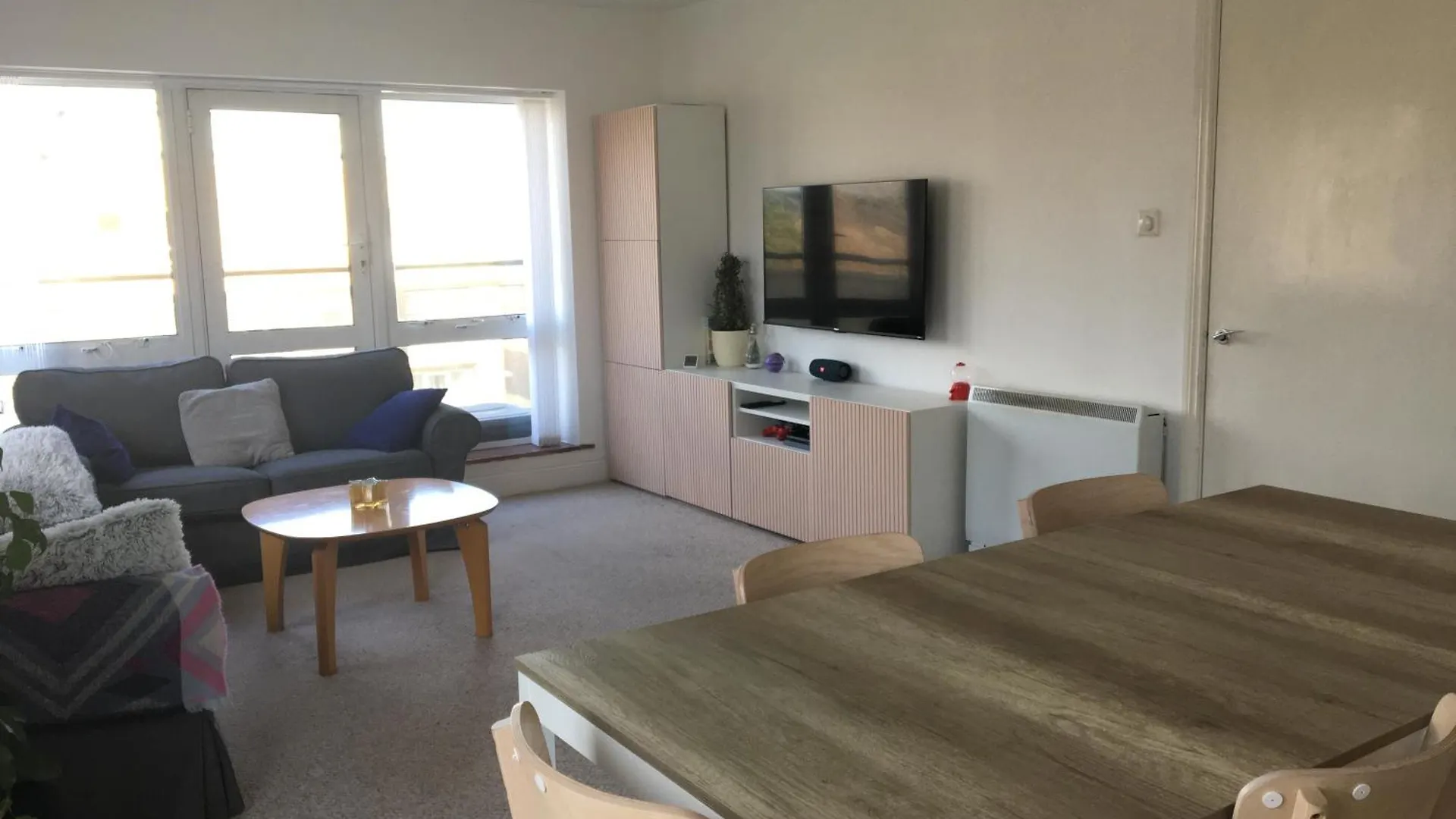 Central Spacious 3 Bedroom Apartment With Parking 더블린