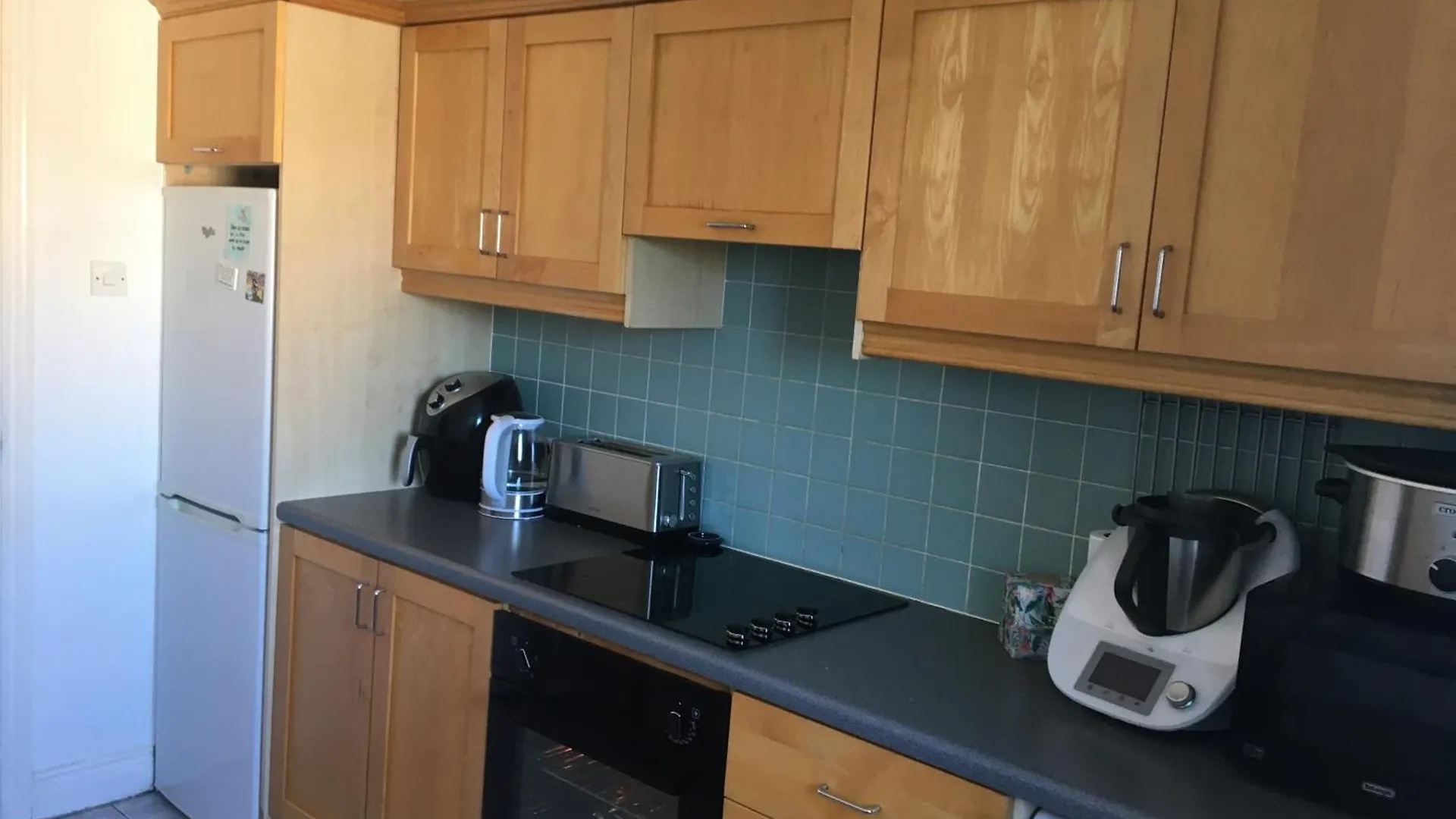 Central Spacious 3 Bedroom Apartment With Parking 더블린