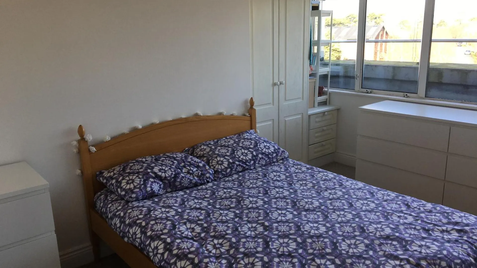 Central Spacious 3 Bedroom Apartment With Parking 더블린