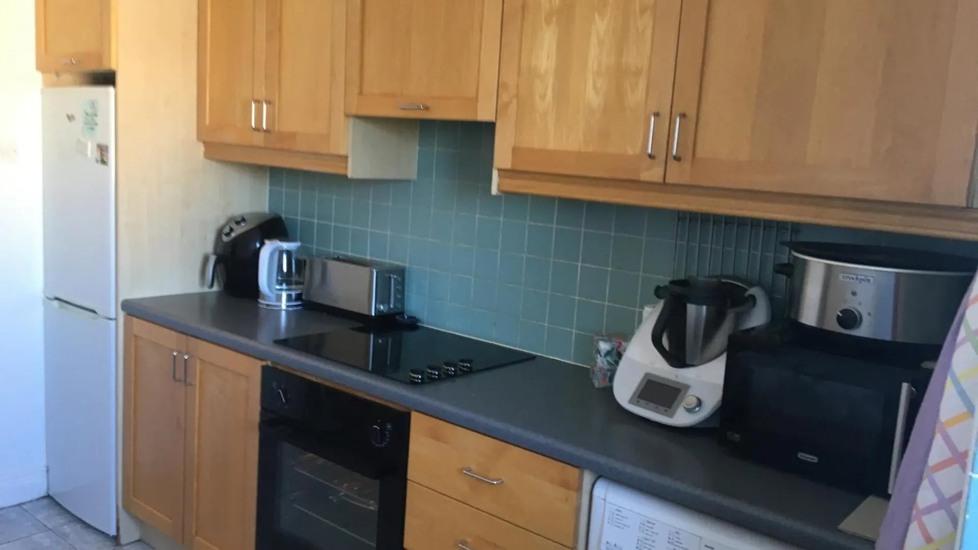 Central Spacious 3 Bedroom Apartment With Parking 더블린
