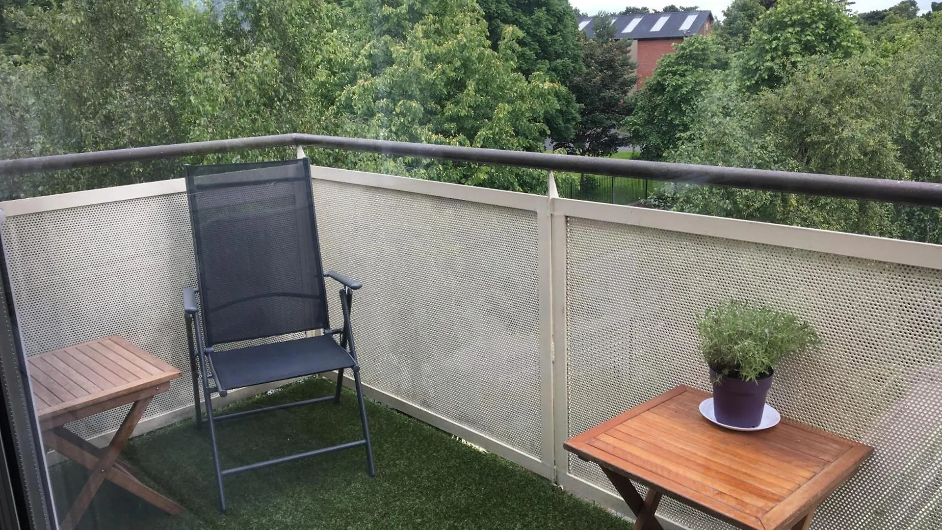 Central Spacious 3 Bedroom Apartment With Parking 더블린