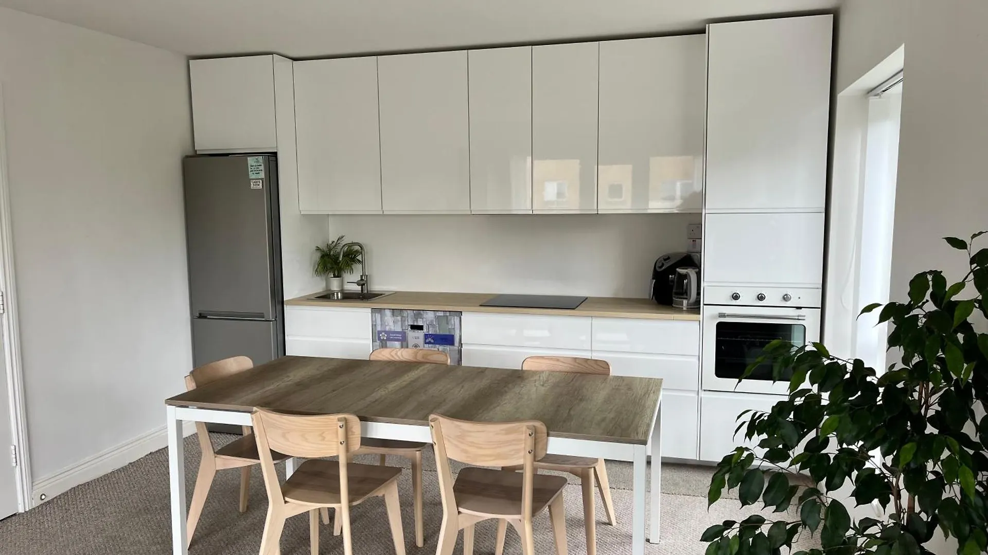 Central Spacious 3 Bedroom Apartment With Parking 더블린 아일랜드